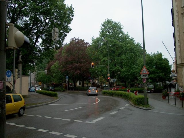 Ehrengutstr 03